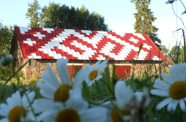 Jumts ar Latvju rakstiem