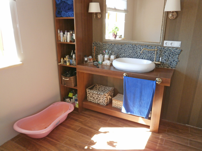 Ģimenes mājas projekts - realizētā ēka, interjera skati