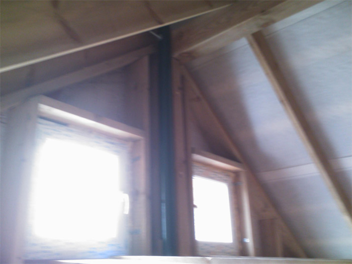 Saimniecības ēka, vēja ģeneratora masta stiprinājums jumta konstrukcijās