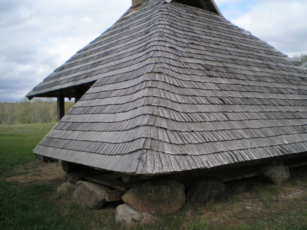 Ēka uz laukakmeņiem