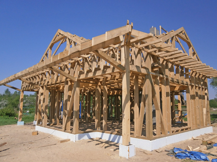 Koka statņu, koka karkasa mājas projekts, būvniecības procesa bildes