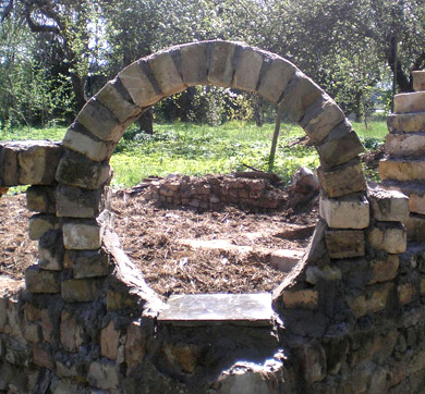 Ķieģeļu arkas pašrocīgi mūrētas