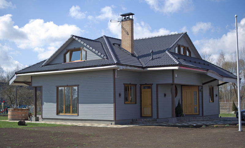 Dzīvojamās mājas projekts "Mārtiņš", uzbūvētās mājas fasāžu bildes