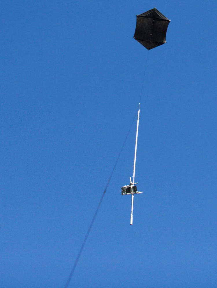 Aerofoto ar paštaisītu pūķi