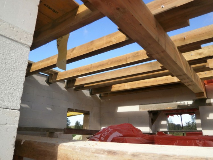 Pirms gada, atvērtajās durvīs izstrādājām pirmo projekta skici, šogad, 5 septembrī ēkai jau ir pārsegums