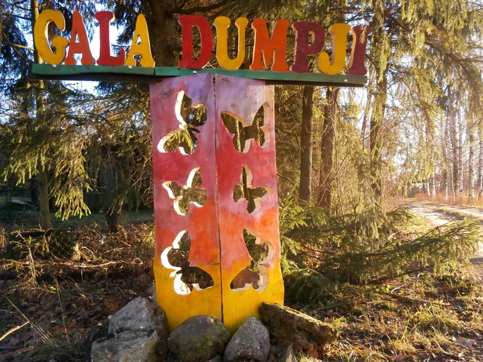 Gala_Dumpji, mājas zīme