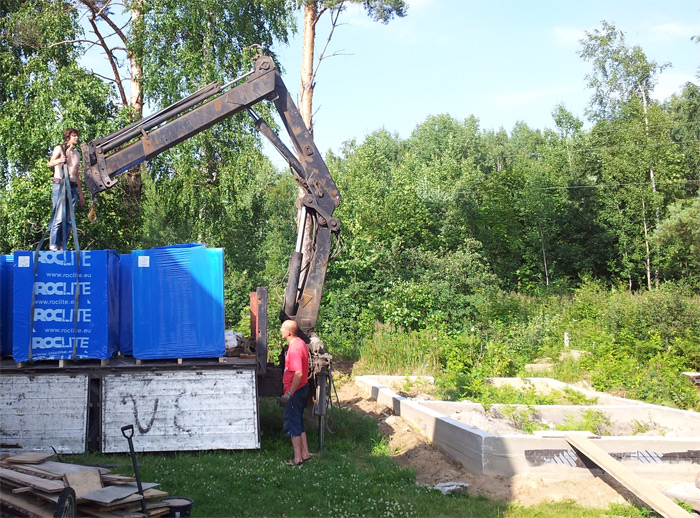 Saimniecības ēkas ekonomiska būvniecība, gāzbetona bloku pievešana