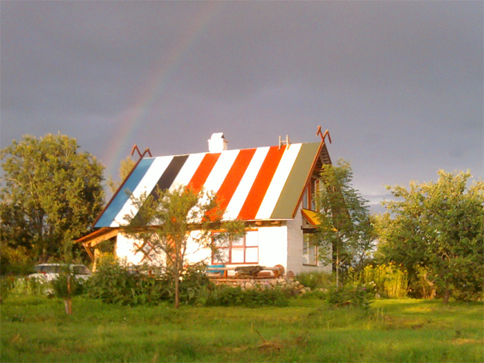 ekonomiskas mājas projekts, Rekordmāja, mājas attēls ar varavīksni