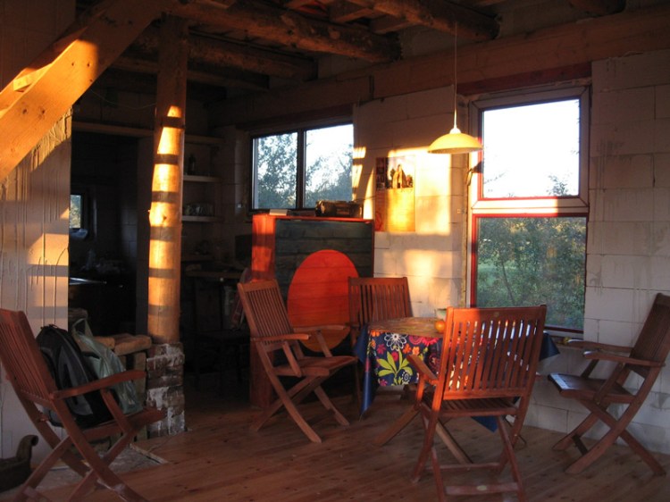 saulriets interjerā