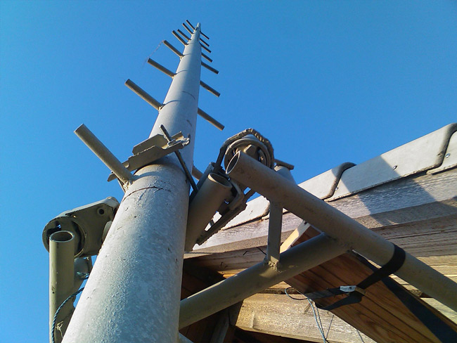 Vēja ģeneratora masta celšanas process