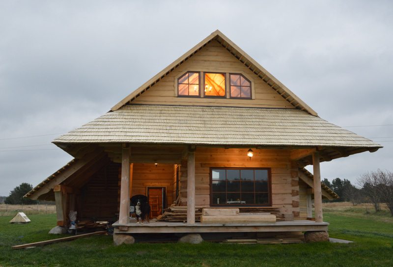 Brīvdienu mājas projekts "Jānis", uzbūvētās mājas bildes