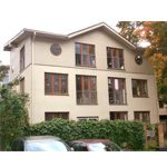 Projekts mājai ar trīs dzīvokļiem