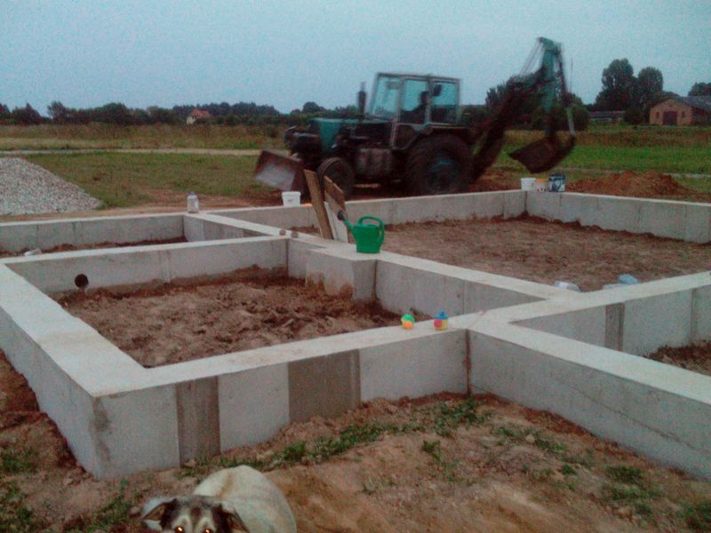 Pamatu būvēšana izmantojot zemes veidni - darba process