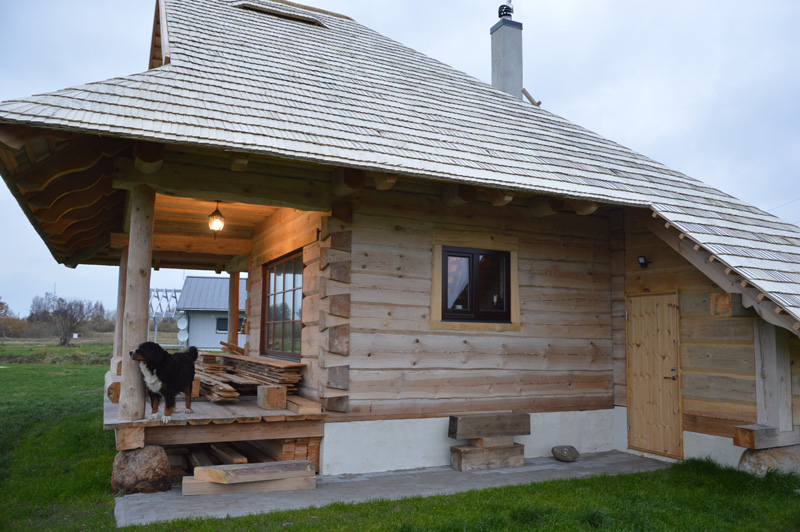 Brīvdienu mājas projekts "Jānis", uzbūvētās mājas bildes