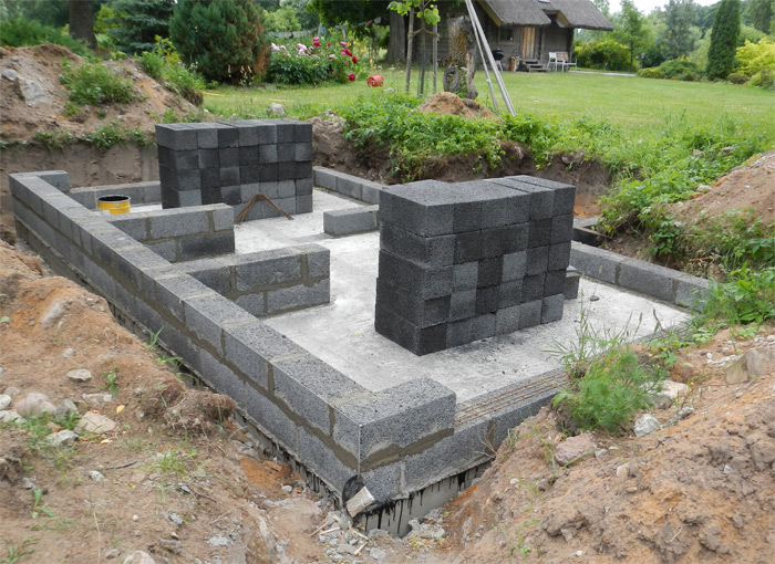 Pagraba projekts - būvniecības process, pirmās sienu mūra rindas