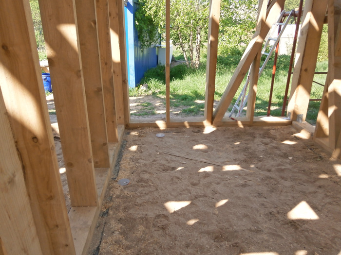 Koka statņu, koka karkasa mājas projekts, būvniecības procesa bildes