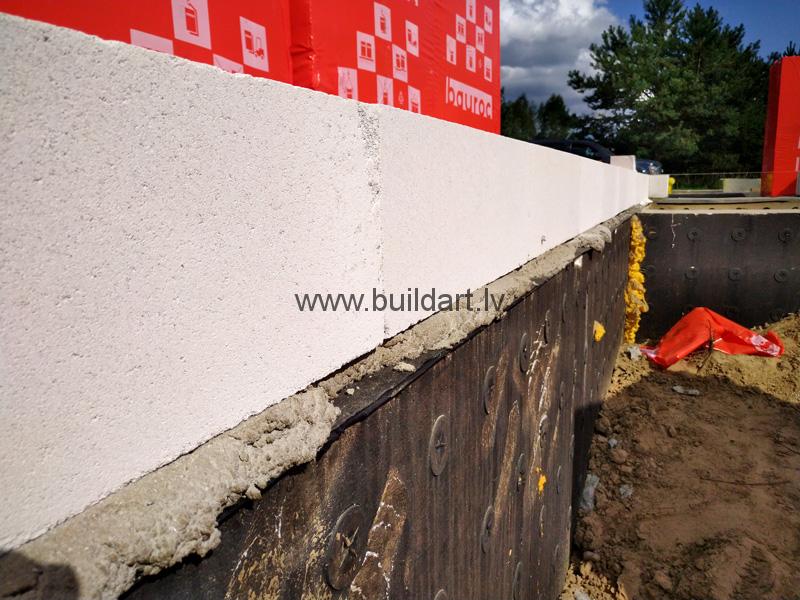 Dzīvojamās mājas būvēšana pašu spēkiem - gāzbetona bloku sienas pirmā rinda