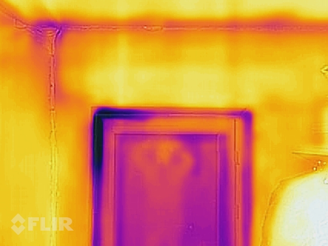 Pašrocīgi siltinātā māja - termofotogrāfijas