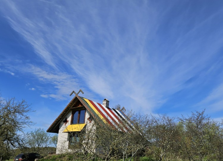 Mājas ar rakstainiem jumtiem