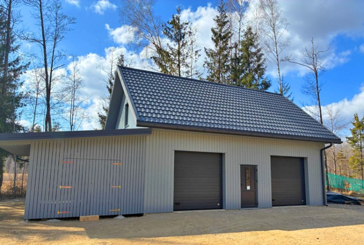 Saimniecības ēkas projekts "Mednis" - uzbūvētās ēkas fotoattēls