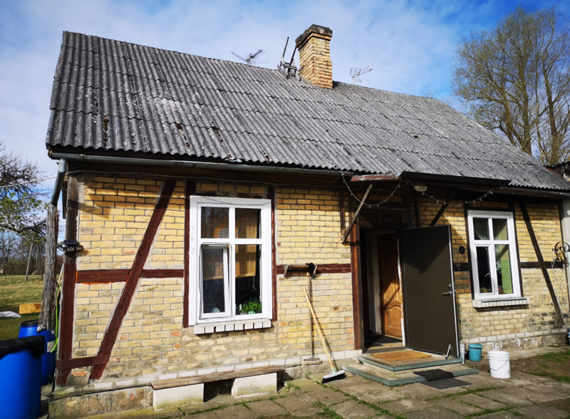 100 gadus sena dzīvojamā māja